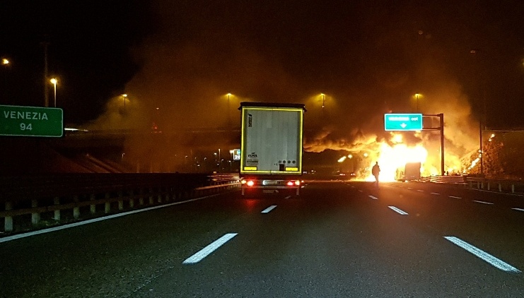 Autobus ungherese andato a fuoco, l’autista ha la malattia del sonno