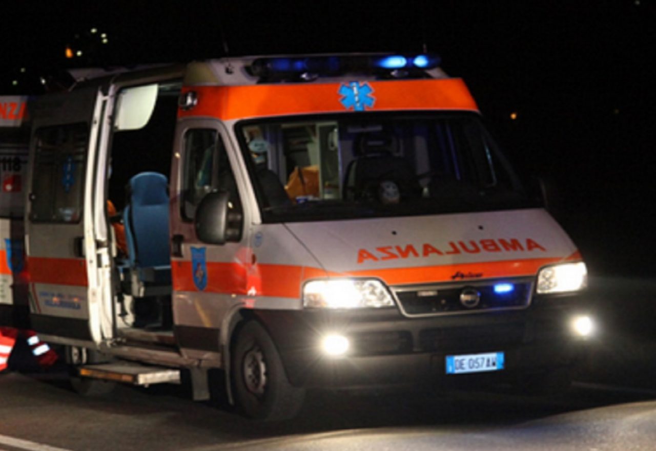 Si schianta in moto, morto un motociclista