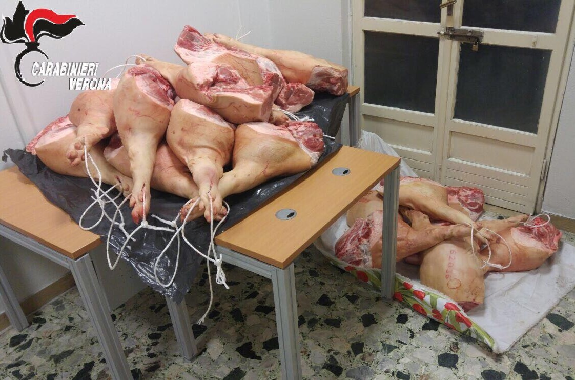 Fermata vettura, a bordo carne di maiale avariata