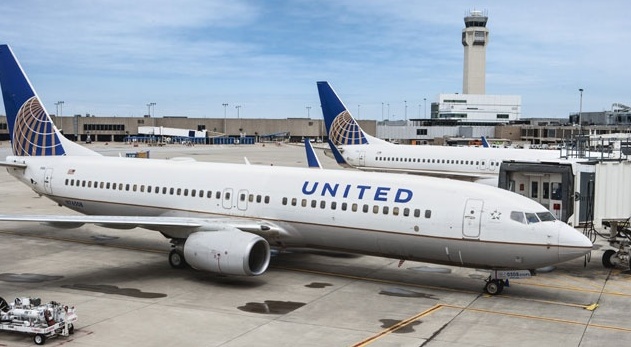 La United Airlines nega imbarco per leggings, scoppia polemica