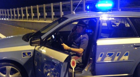Non si ferma all’alt della polizia, 3mila euro di multa