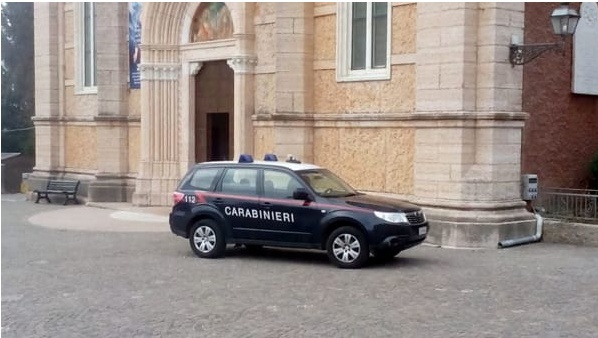Ruba in chiesa, ladro fermato