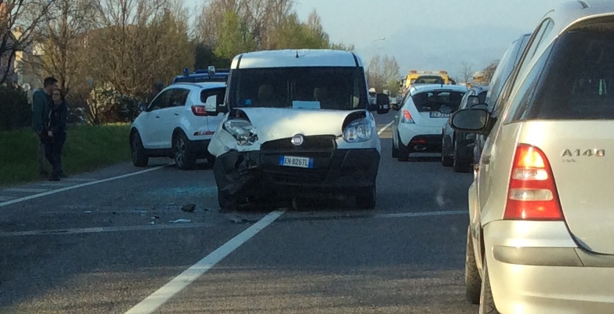 Sommacampagna: scontro tra due auto