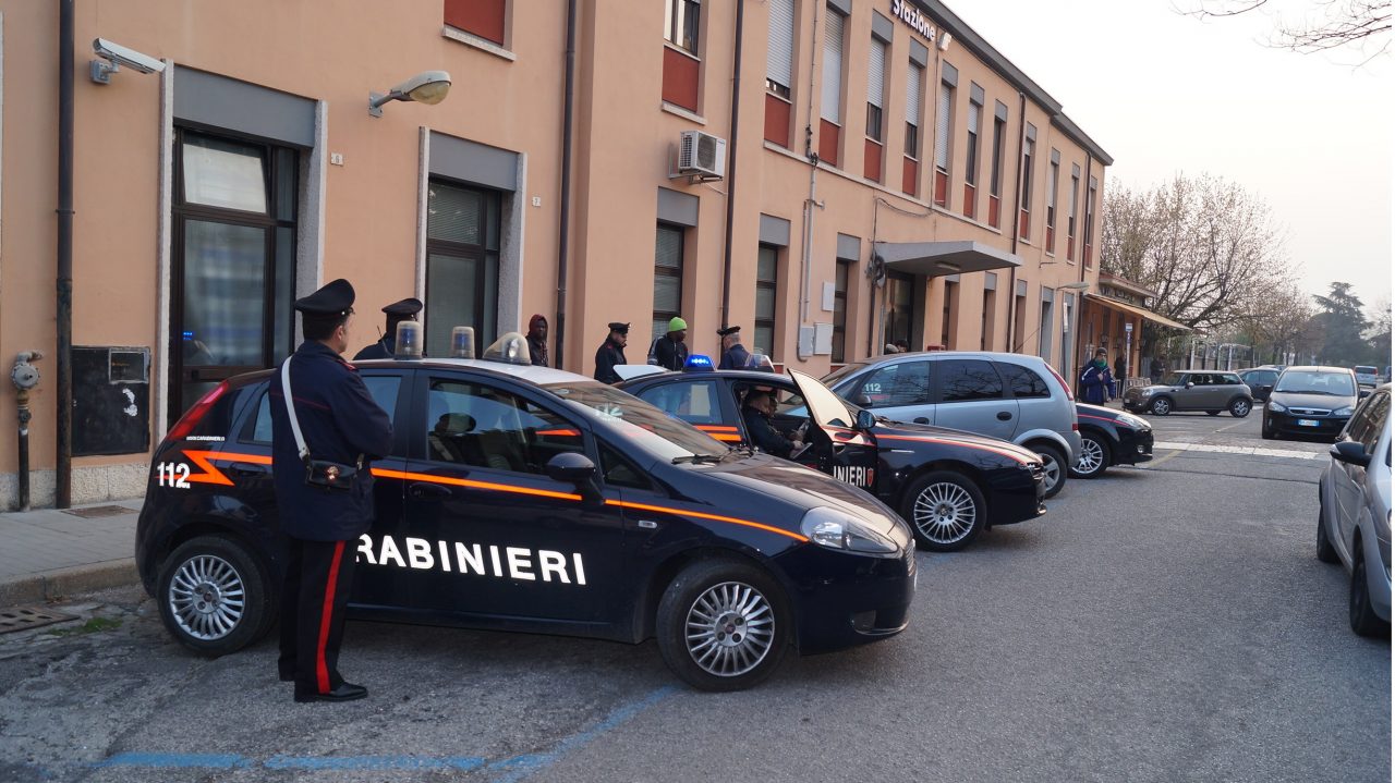 Stop al degrado in stazione, blitz dei carabinieri