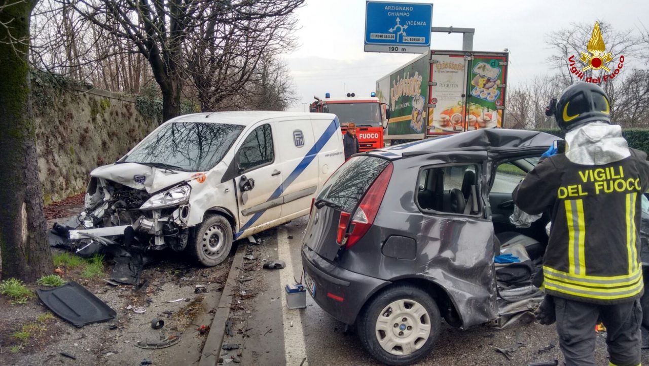 Violento frontale, grave un 31enne