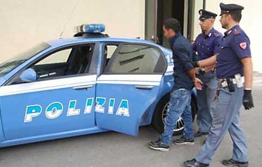 Ancora droga ai bastioni, la Polizia prende un algerino