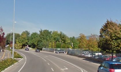 Auto investe anziano in via Valpantena