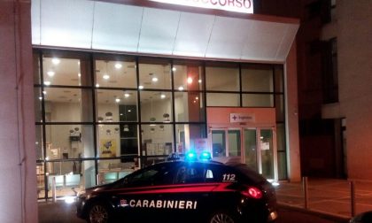 Caos in ospedale, uomo ricoverato uccide un paziente e minaccia il personale