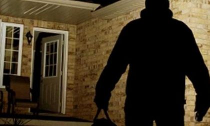 Coppia di anziani picchiati e derubati in casa