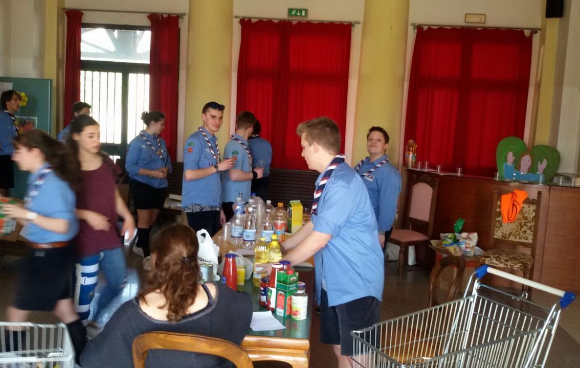 Giovani villafranchesi raccolgono oltre 800 prodotti per i più bisognosi