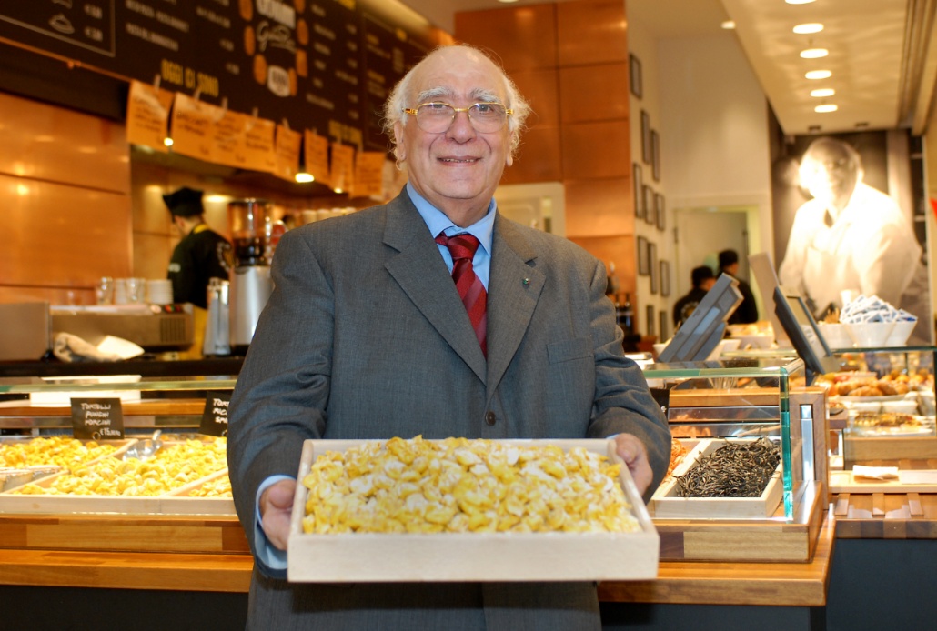 Giovanni Rana dona oltre tre milioni di piatti di pasta fresca ai bisognosi