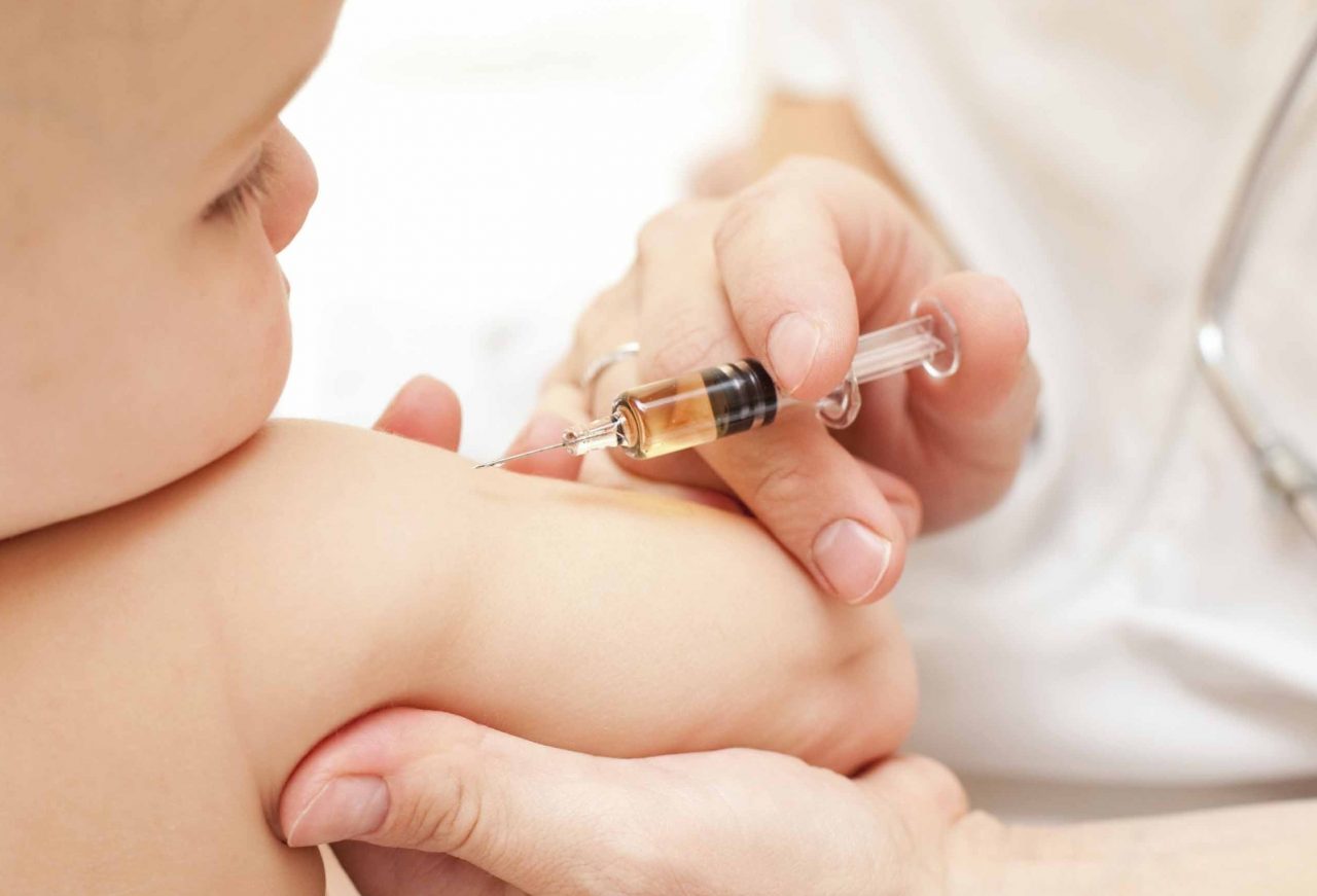 Infermiera fingeva di vaccinare e buttava via la fiala