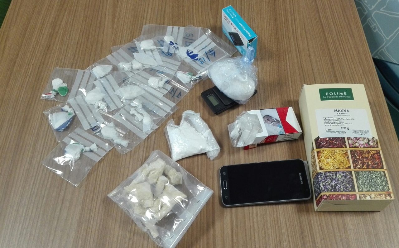Nascondeva droga in casa, arrestato un cittadino italiano
