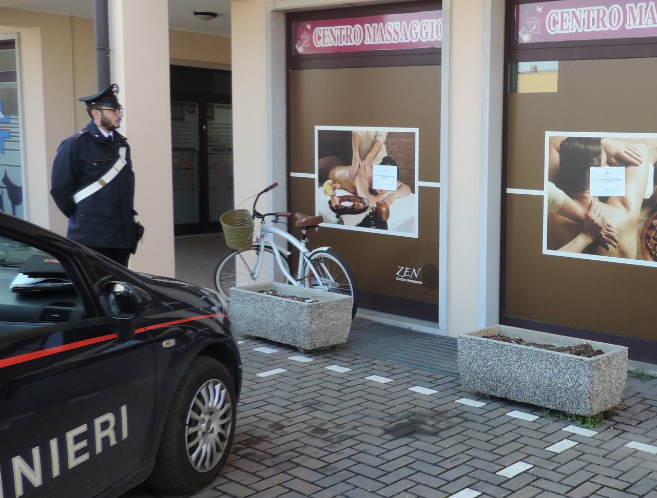 Scoperto centro massaggi a «luci rosse»