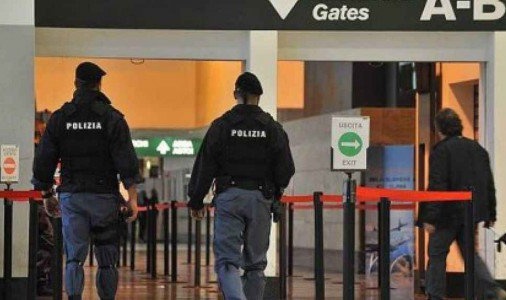 Finto passaporto, iraniano fermato dalla Polaria