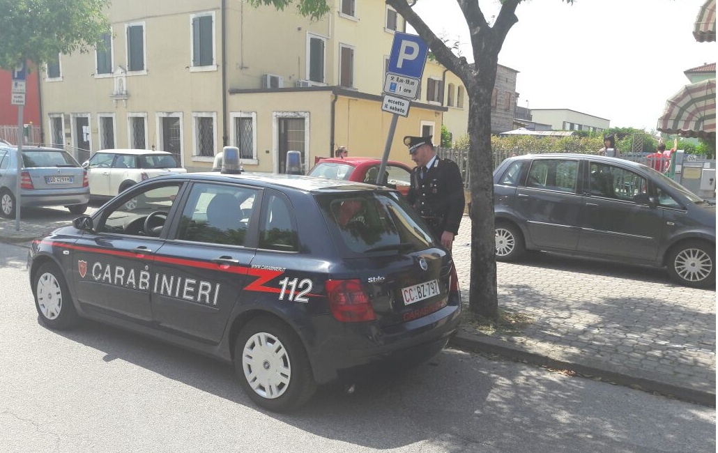 Carabinieri, eseguiti due arresti per furto e droga