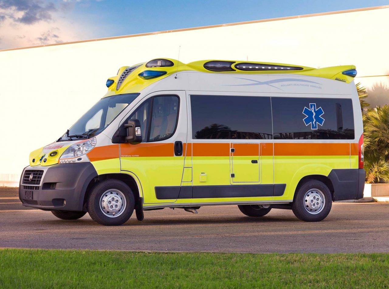 Colpito da una martellata sul bus, 16enne in ospedale