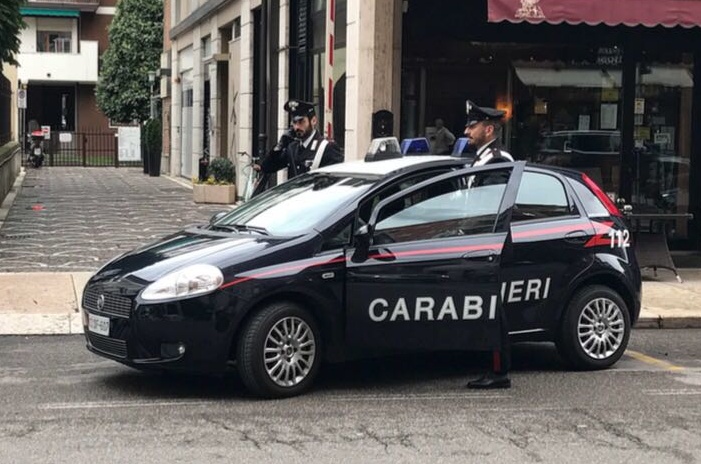 Da Zara con la borsa schermata, presa una 26enne