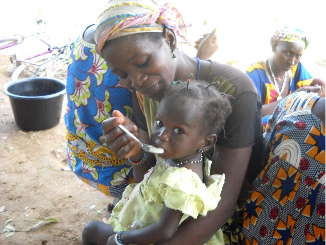 Pacchi di riso nelle parrocchie per aiutare i bambini del Burkina Faso