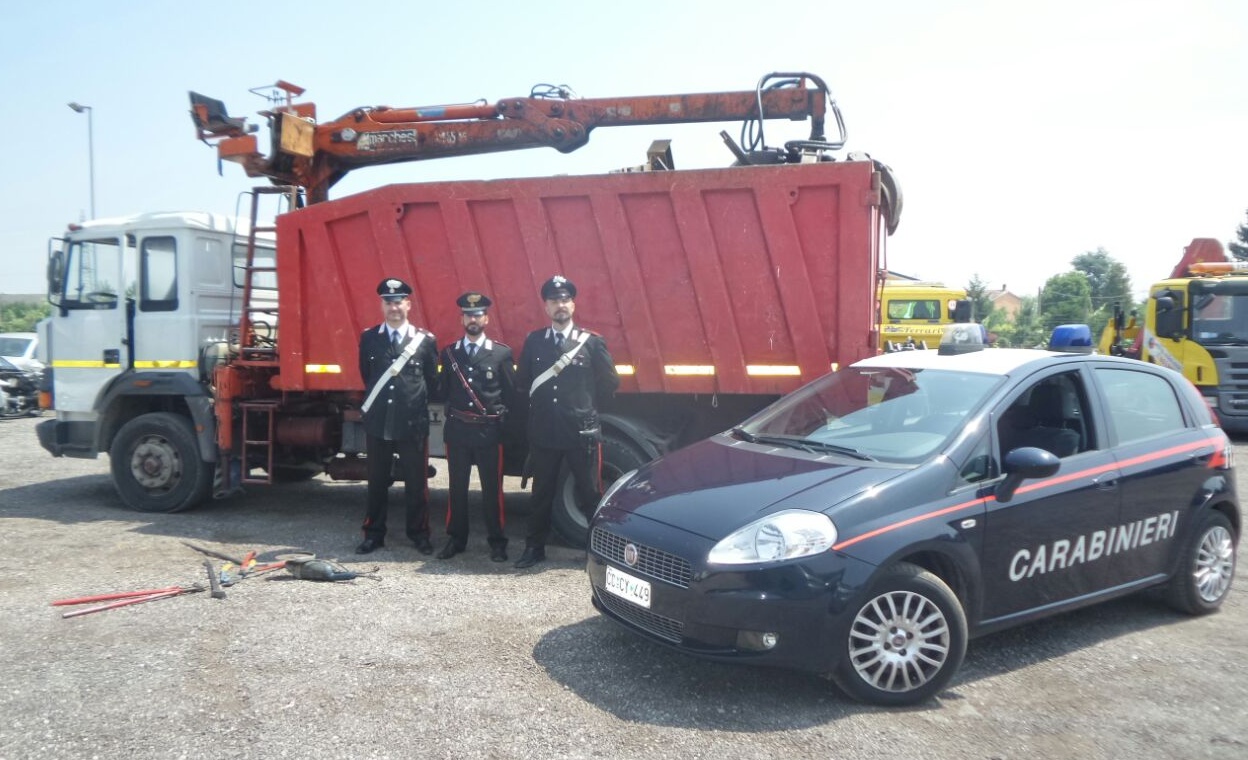 Rubano ferro a Mantova, arrestati due veronesi