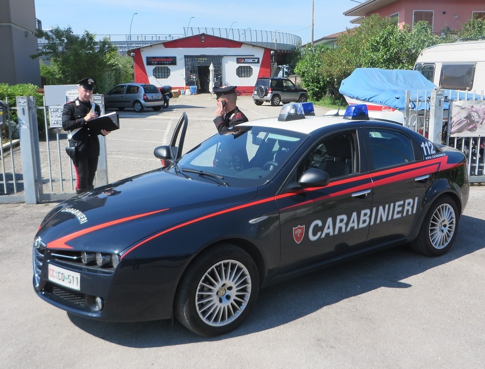 Tentato furto e prende a morsi i Carabinieri, arrestata 25enne
