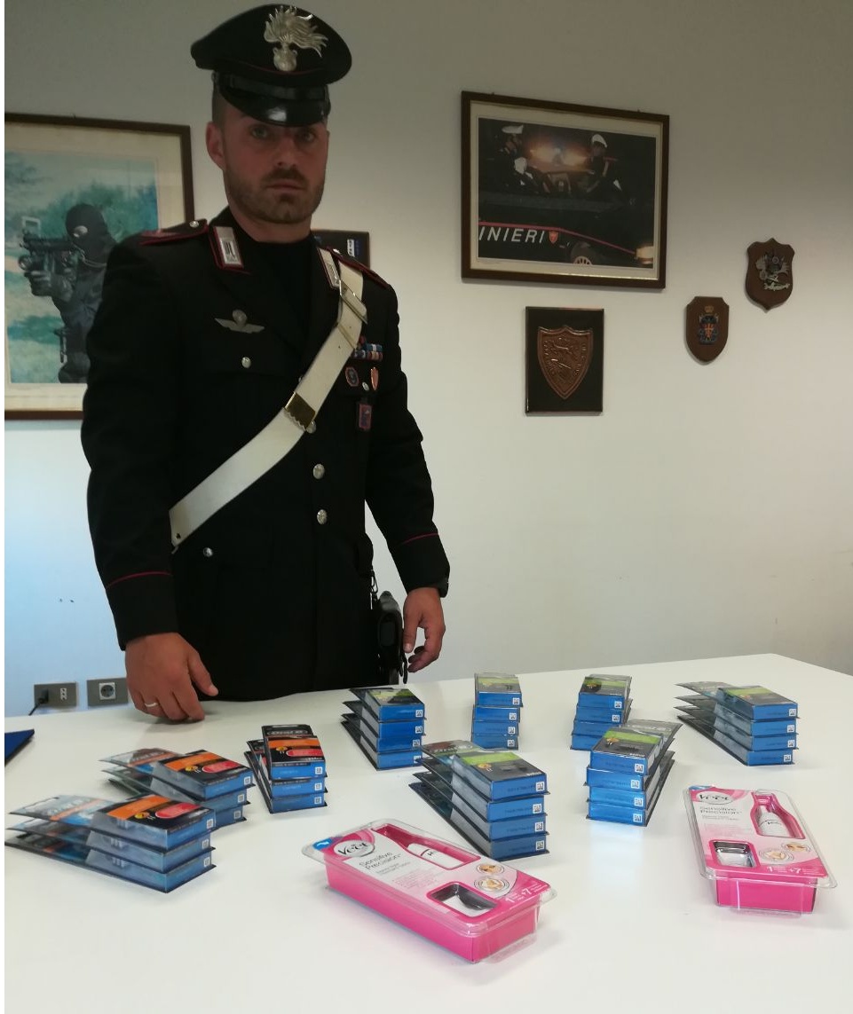 Cambiavano abito e pettinatura per non farsi riconoscere, arrestate due borseggiatrici