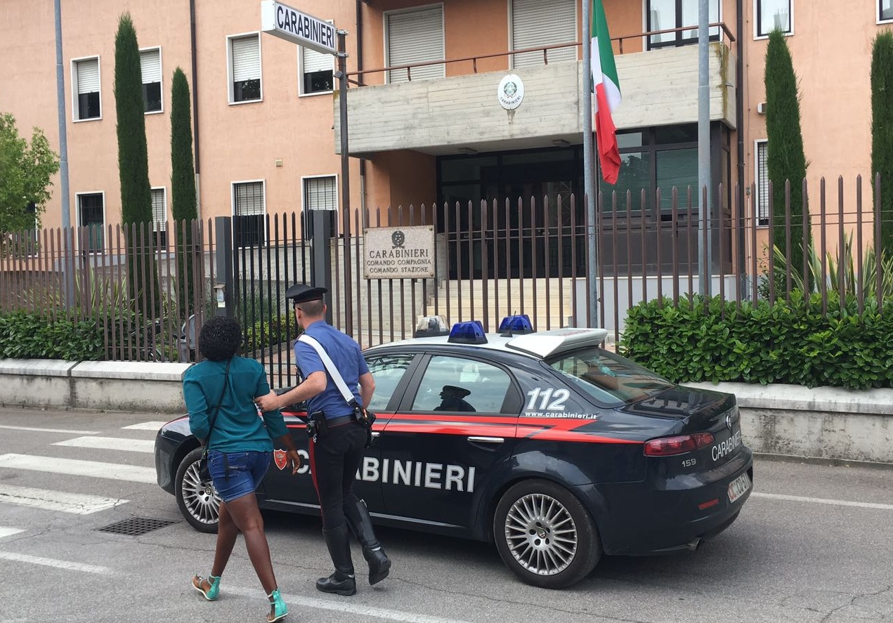 Castelnuovo, due multe per prostituzione e arresto per rapina