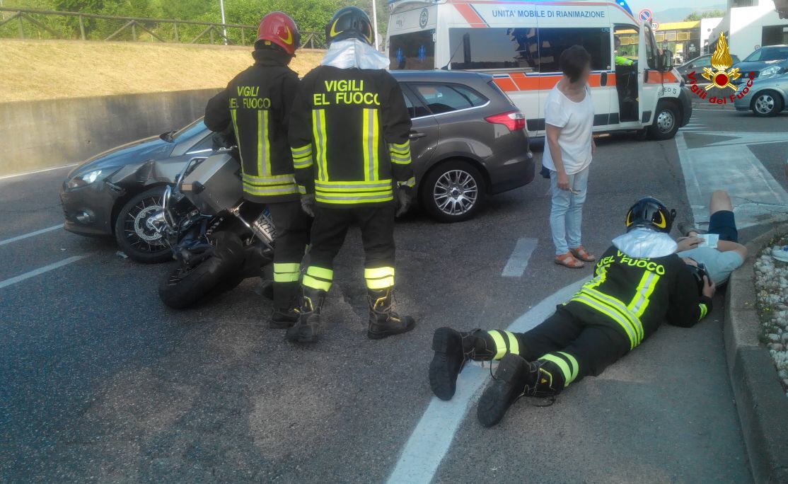 Due feriti a seguito di un’incidente tra auto e moto