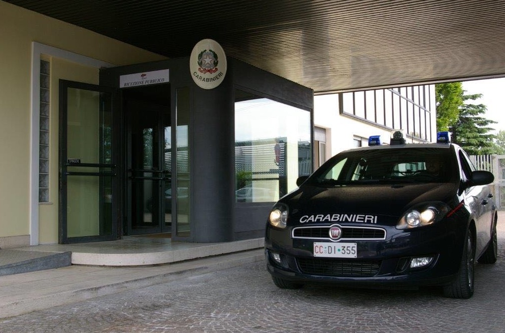 Evade dai domiciliari, arrestato