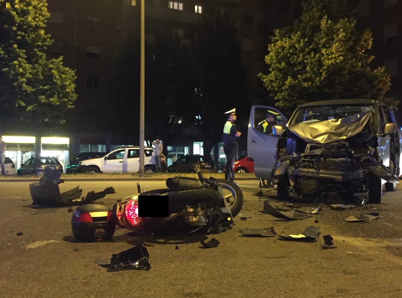 FOTO Frontale auto-moto, paura in Borgo Venezia
