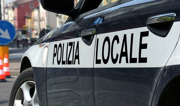 Investe scooterista e scappa, individuato il pirata della strada