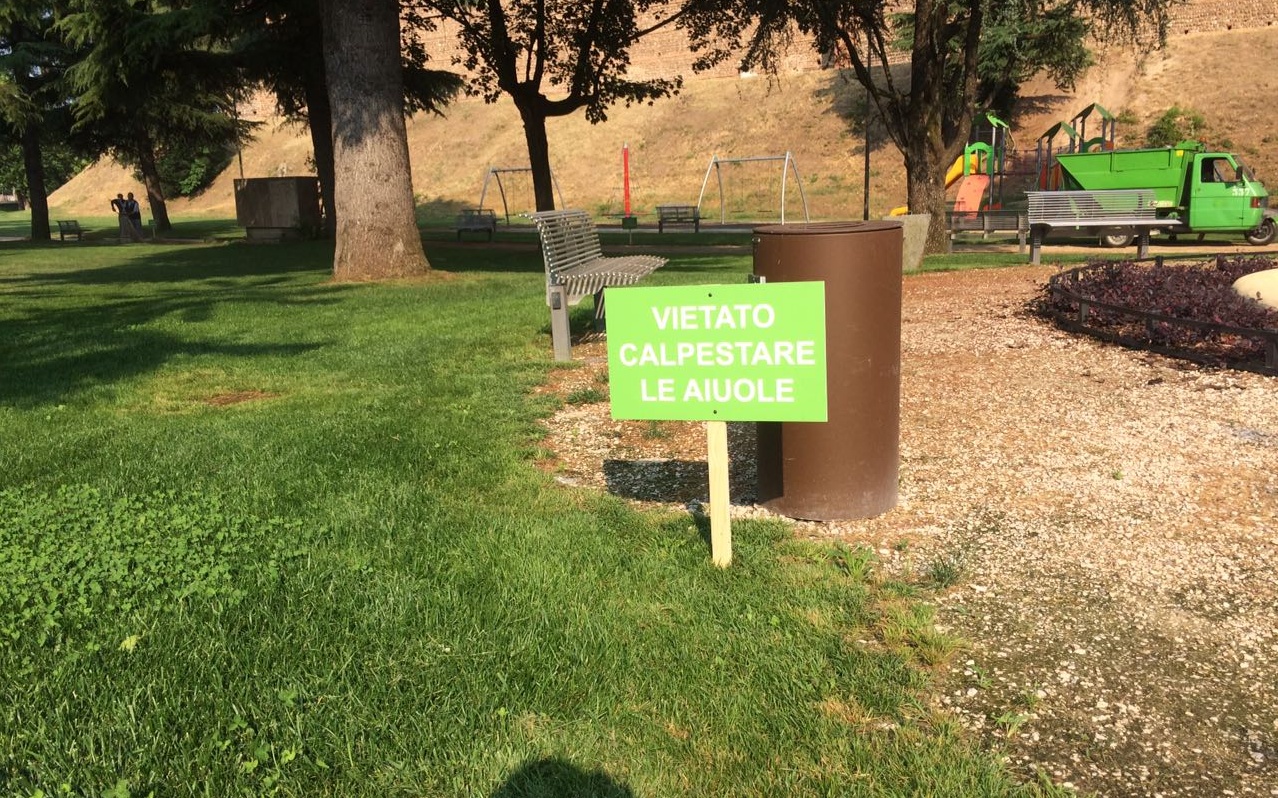 La protesta dei cittadini fa breccia, giardini di Villafranca riaperti