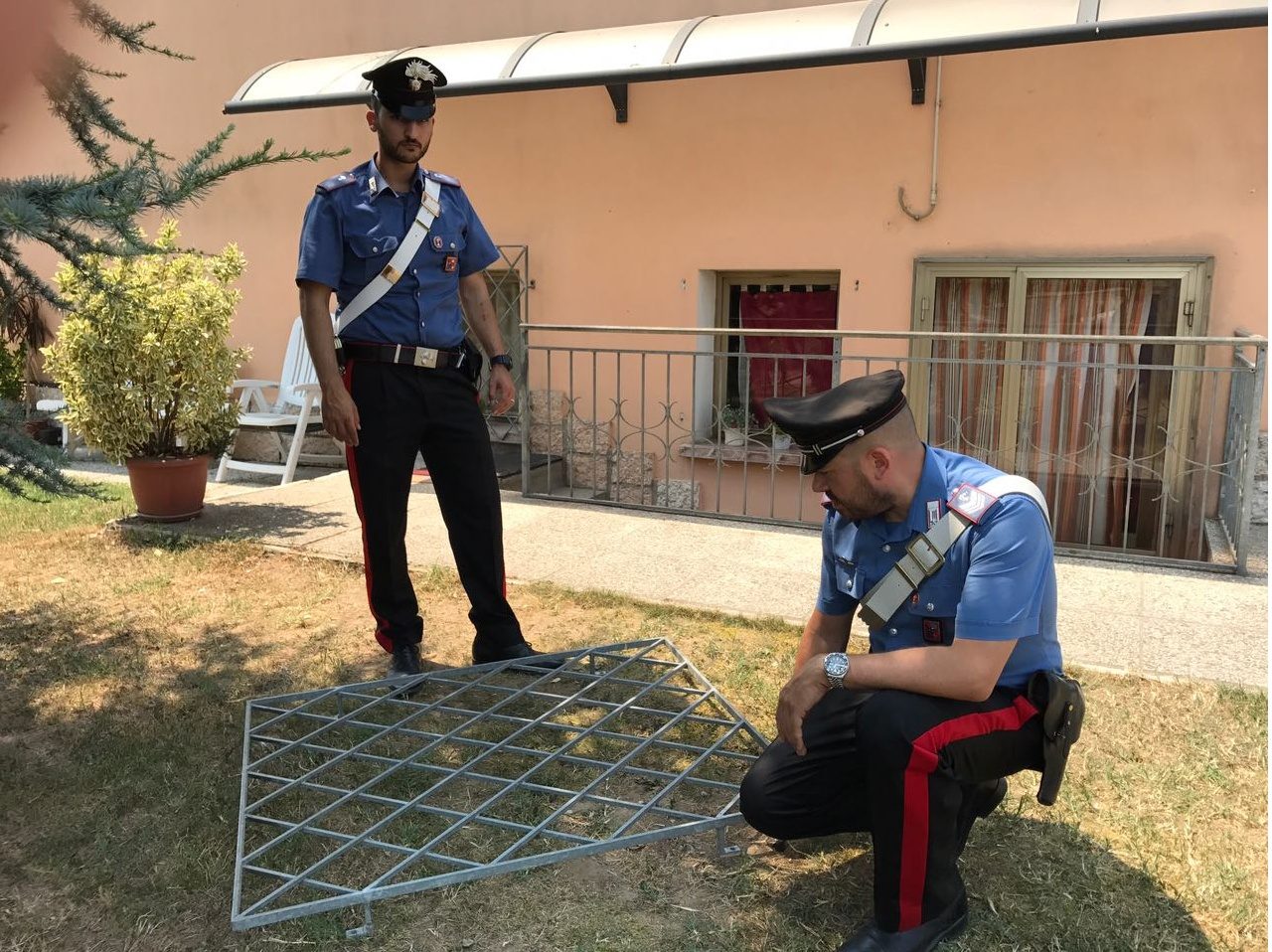 Ladri picchiano e derubano una famiglia