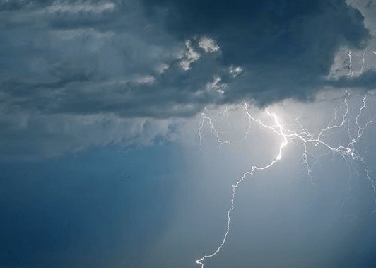 Meteo, domani previsti forti temporali