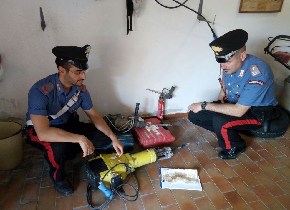 Minaccia l’ex datore di lavoro, arrestato un albanese
