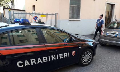 Extracomunitari si scagliano contro i carabinieri
