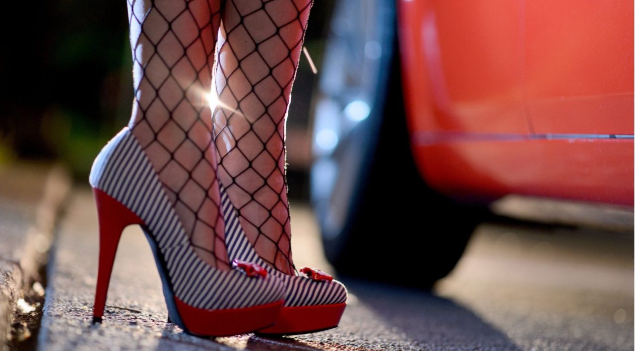 Strada bresciana: dieci prostitute multate e denunciato un trans