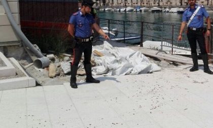 Turisti sfondano una vetrata, sporcano la nuova pavimentazione e si danno alla fuga