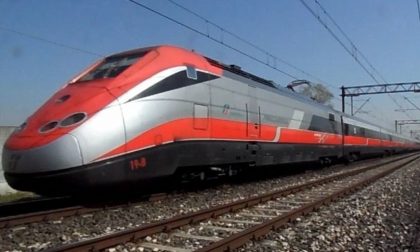 Ubriaco molesta i passeggeri a bordo di un treno