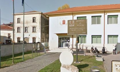 Vigasio, vandali imbrattano il municipio. LE IMMAGINI
