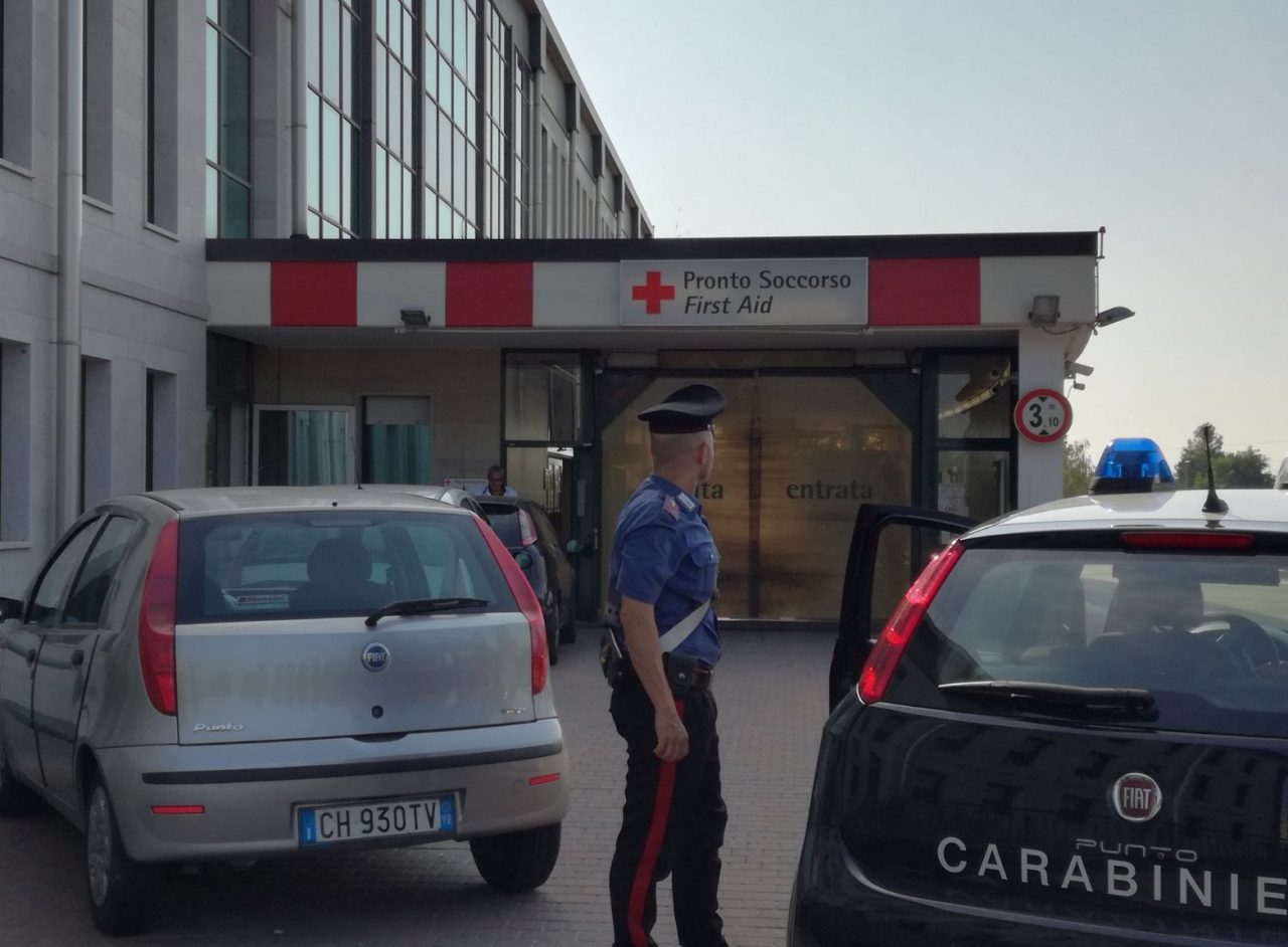 Aggrediscono e minacciano Guardia medica, due arresti