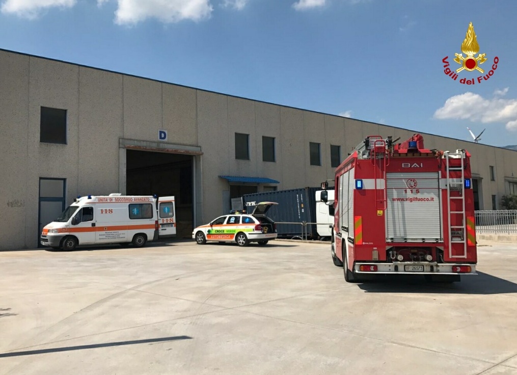 Cade lastra di marmo: 2 feriti