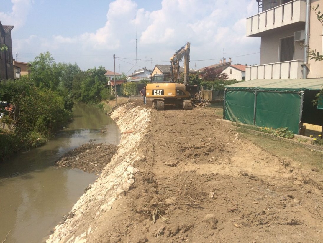 Danni al canale a causa delle nutrie