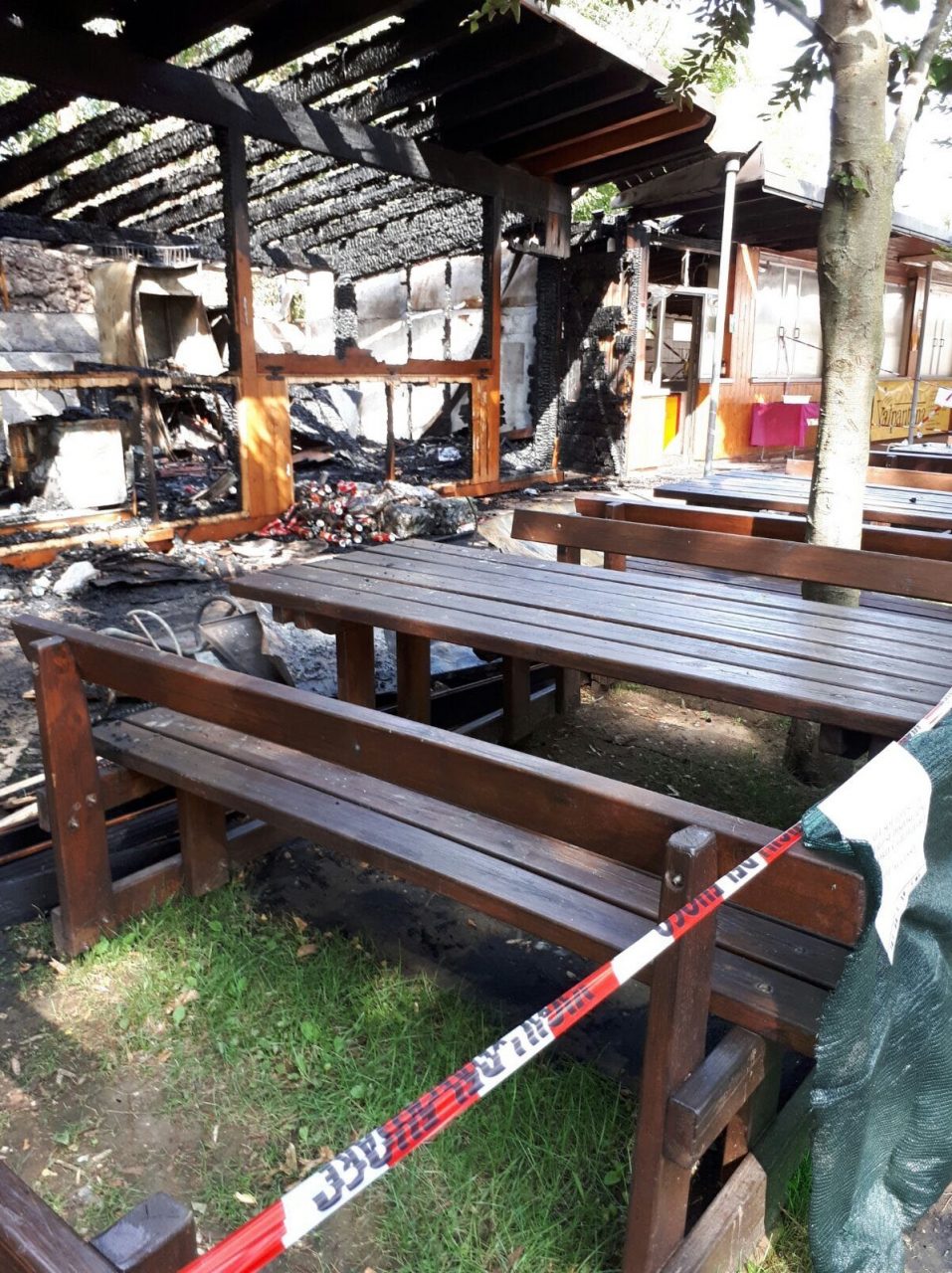 Fiamme al Circolo Primo Maggio, indaga la Digos. LE IMMAGINI