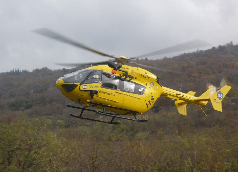 Folgorato cade nel vuoto, grave un 30enne