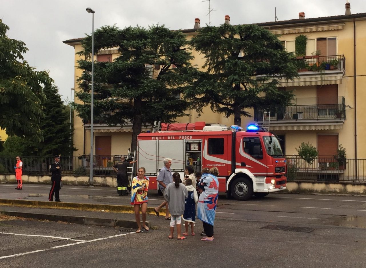 Forte boato e fumo dalle caldaie, paura in via Marsala