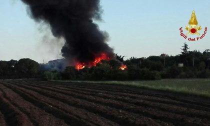 Incendio al Couver tennis, colonna di fumo visibile da parecchi chilometri