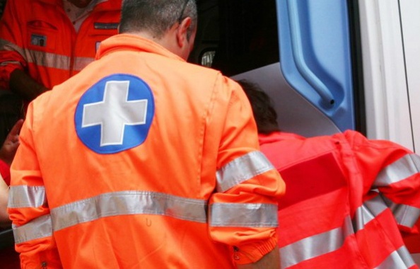 Incidente chimico in piscina, coinvolti un bambino e un manutentore