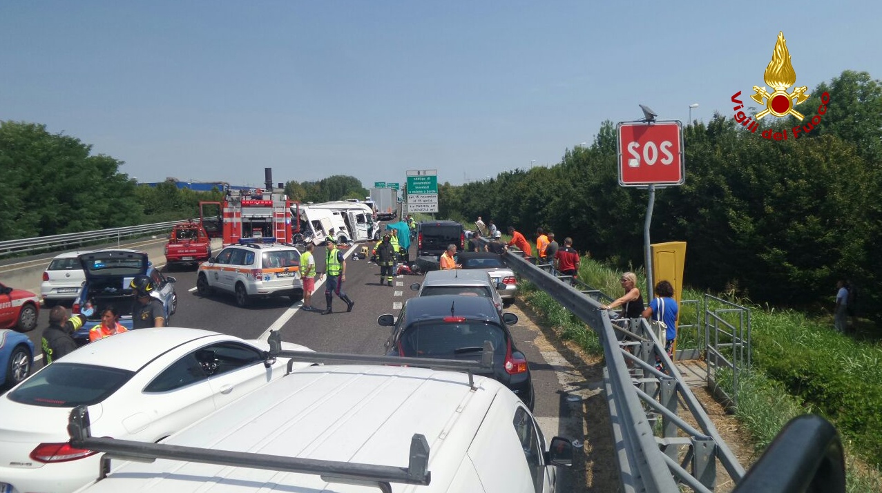 Inferno in autostrada, diverse le persone ferite