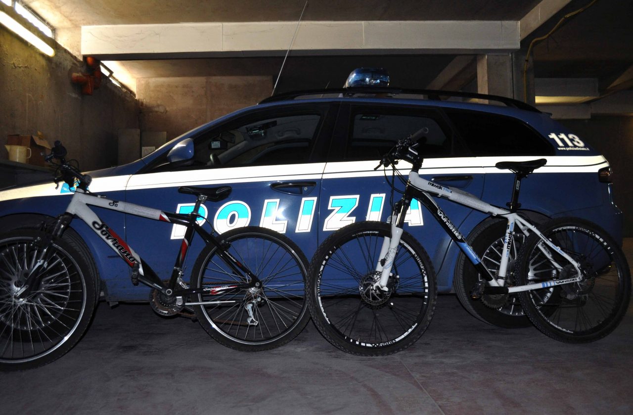 La Polizia lo ferma, il marocchino li minaccia: “Col mio avvocato vi spacchiamo il c…”